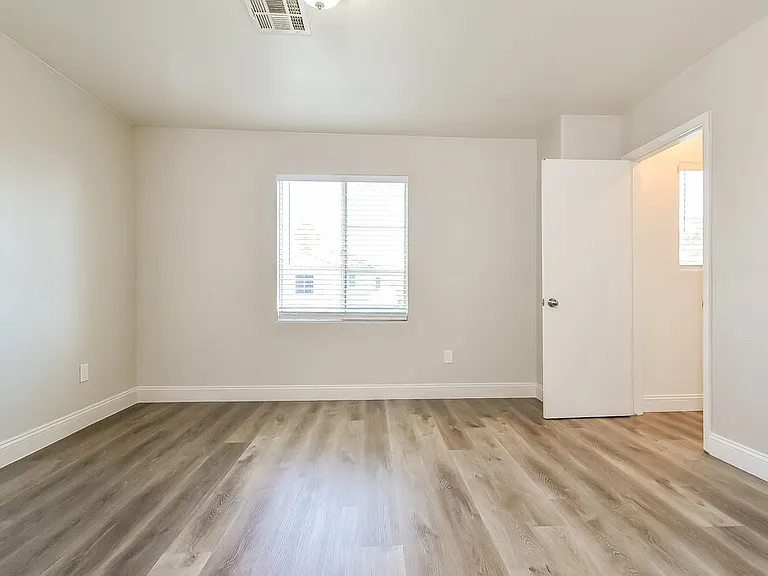 10643 Solar Hawk Ave — Photo 14