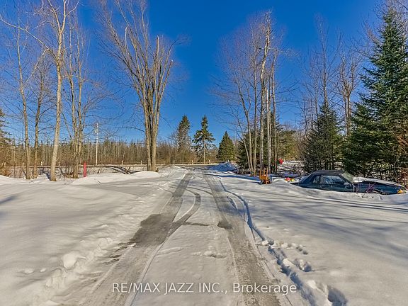 5th image of 3338 Monck Rd