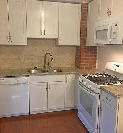 5th image of 907 Montrose Dr