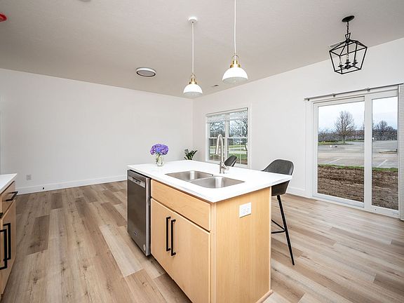 3rd image of 2046 Noble Dr #2124