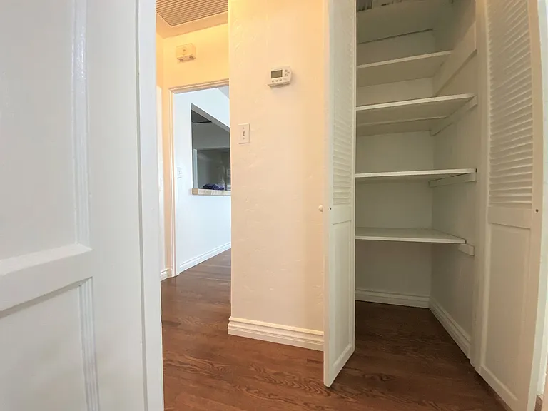 828 Avalon Ct — Photo 13