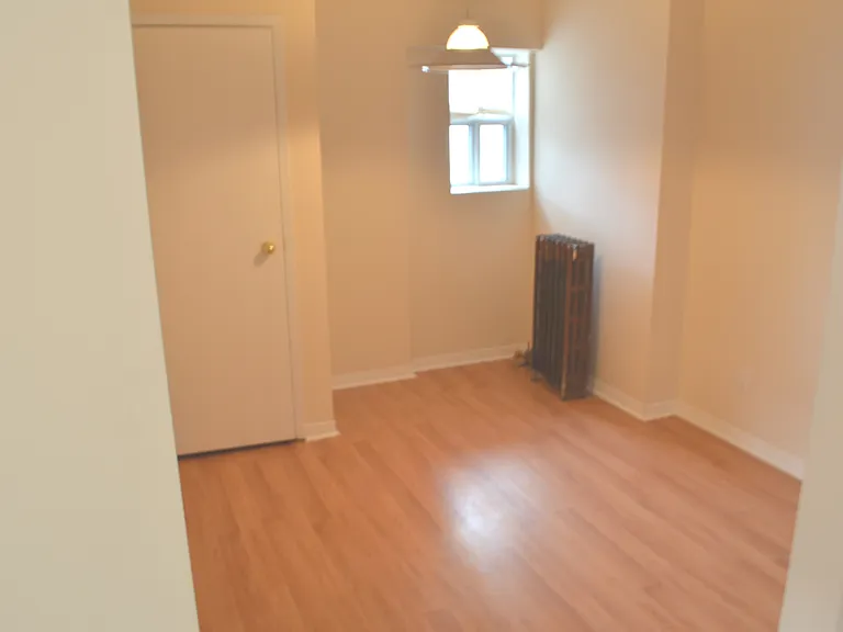 2938 Danforth Ave — Photo 10