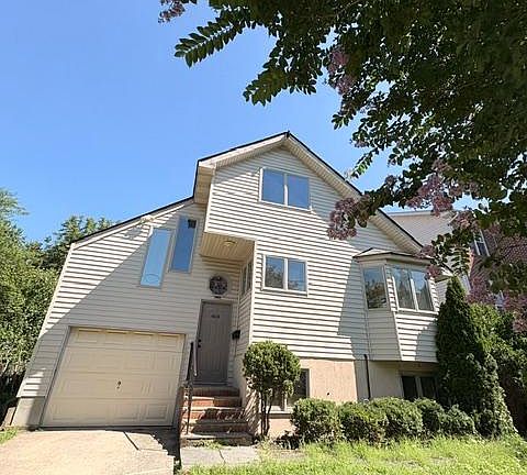 2nd image of 404 Park Rd