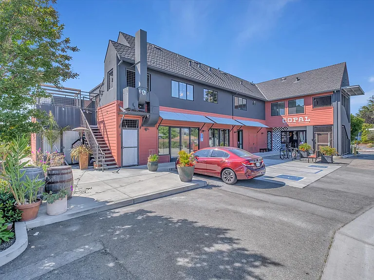 Upscale Westside Living! Spacious 2BD/2BA Above Copal Restaurant — Photo 2