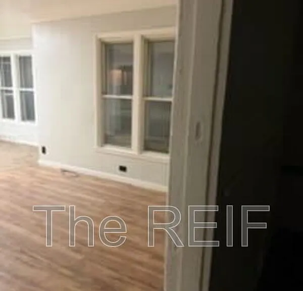 1553 Illinois Ave — Photo 10