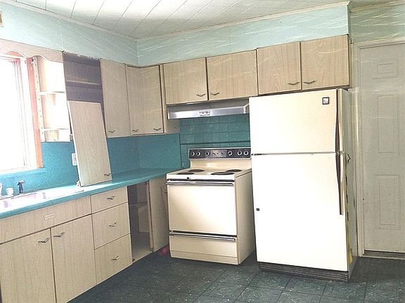 4th image of 261 Vliet Blvd