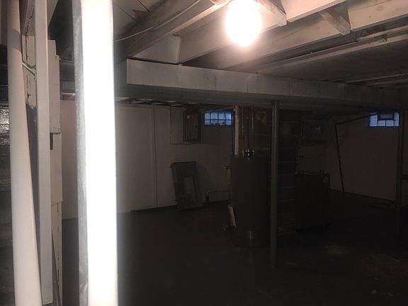 3rd image of 1836 Ford Blvd