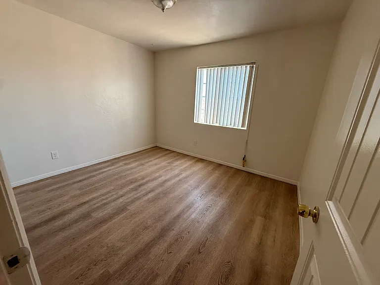 4313 Euclid Ave — Photo 9