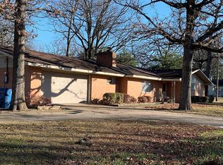 102 E Crawford St, Gentry, AR 72734