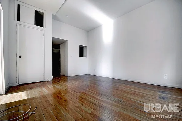 Rented by Urbane Brokerage | media 16