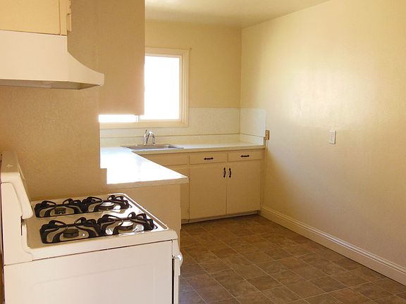 3rd image of 439-441 Alden St #447