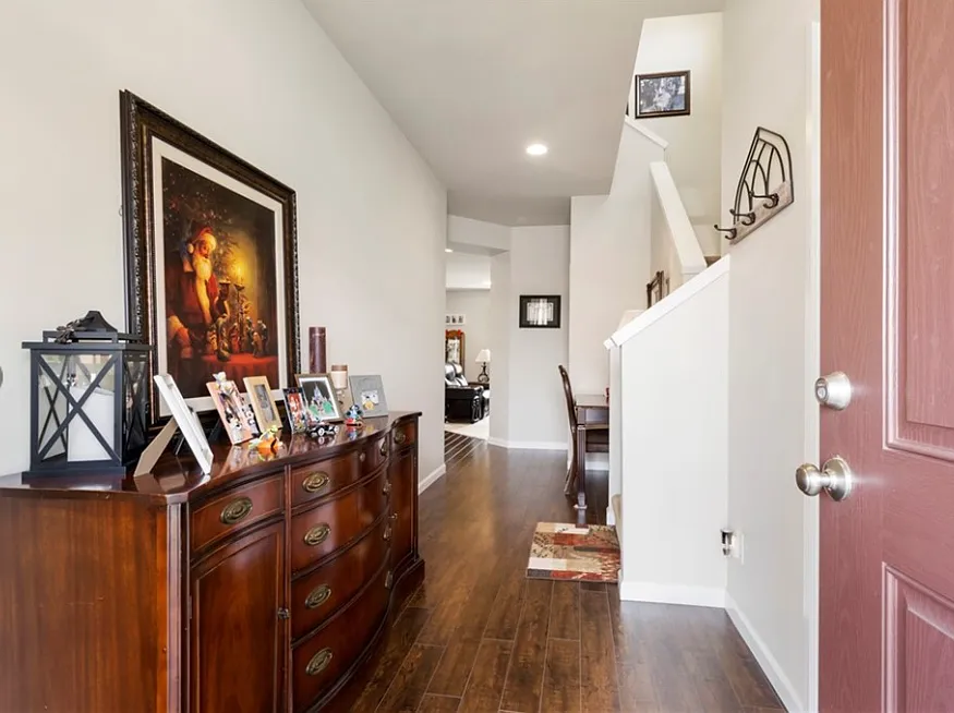 3 bed, 2.5 bath, 2019 sqft, $3,200 — Photo 2