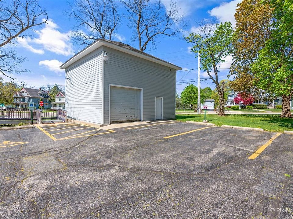 102 Minnie St Crystal Lake IL Zillow