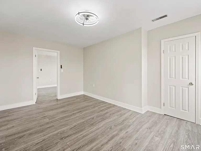 465 Washington Ave #B — Photo 18
