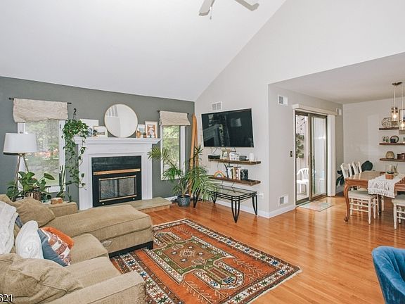 4th image of 139 Decker Rd APT 14