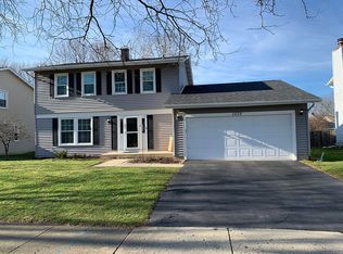 1575 Sycamore Ln, Aurora, IL 60504