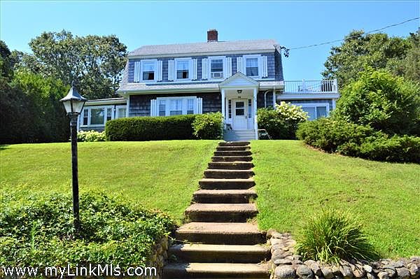 Front of building, D20 is a second floor unit.