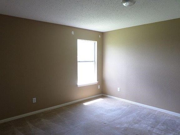 5th image of 668 Shetland St