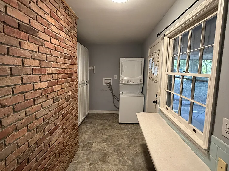 150 Pine Grove Dr — Photo 3