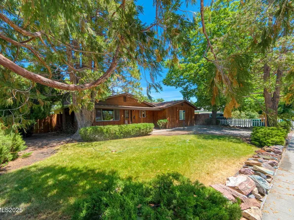 908 E Robinson St, Carson City, NV 89701
