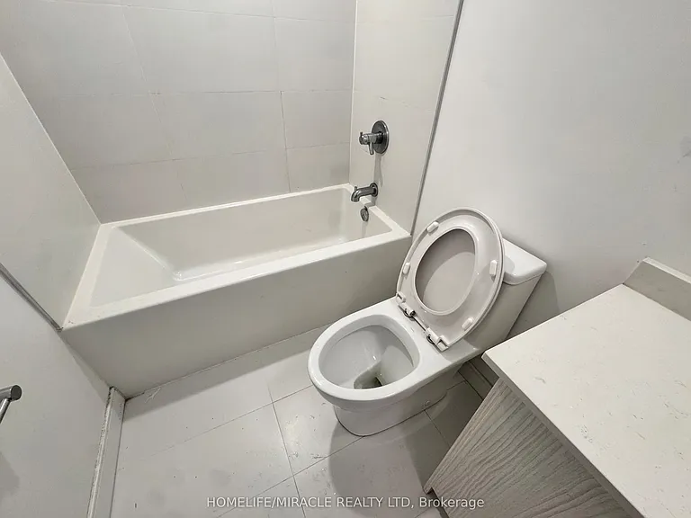 176 Clonmore Dr #4 — Photo 41