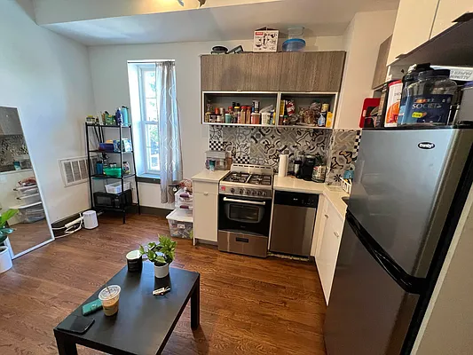 Rented by Delmark Realty LLC | media 42