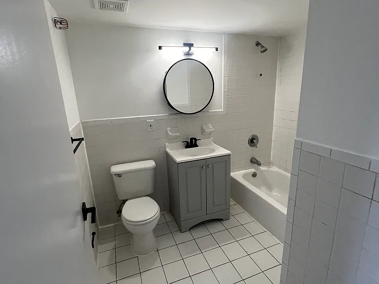 233 Straight St #3 — Photo 3