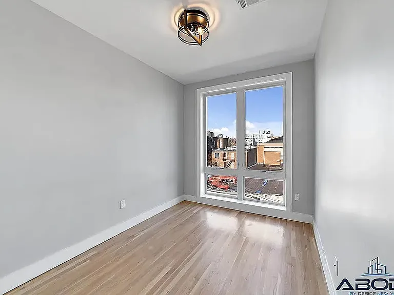 153 Erasmus St #2R — Photo 8