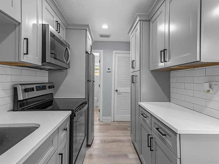4521 Edgewater Dr #4 — Photo 7
