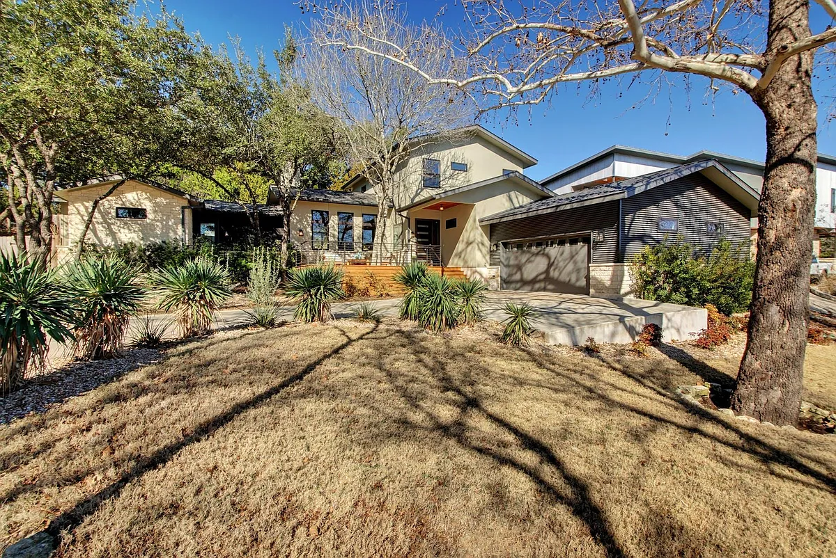 Front view from the road. Picture taken in winter. In summer, the lawn is green, and the trees provide a lot of shade. - 1604 Lipan Trl