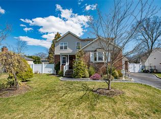 518 Asharoken Blvd, Bay Shore, NY 11706