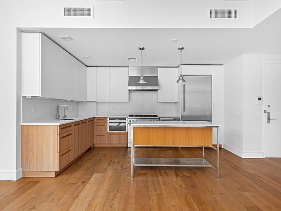 4th image of 147 Hope St Penthouse 5C