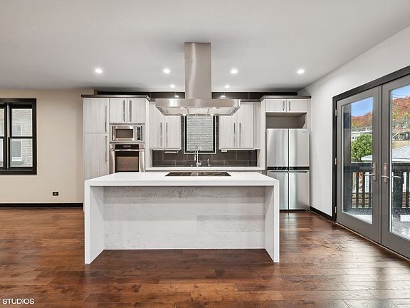 4th image of 5746 N Washtenaw Ave #1