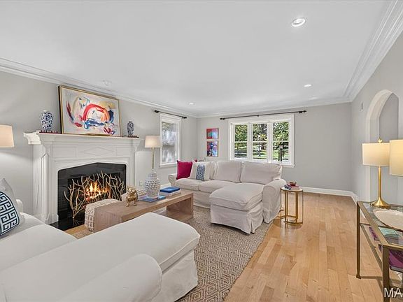 5th image of 44 Broadview Dr