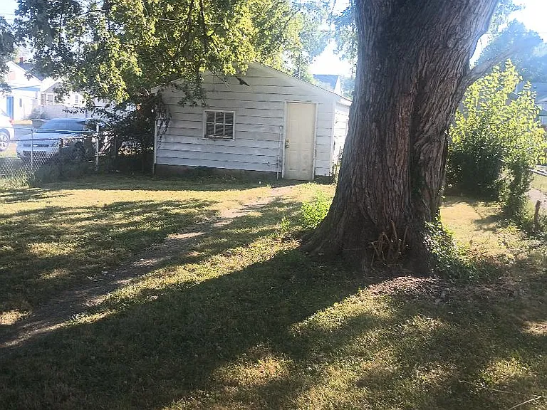 1535 N Grant Ave — Photo 2