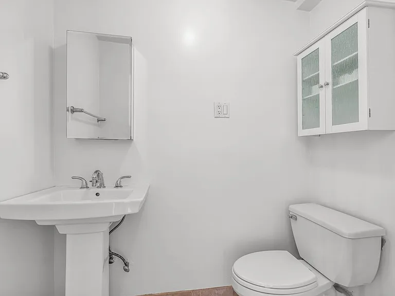 433 W 21st St #6A — Photo 10