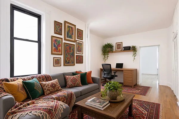 Living room, photo 1