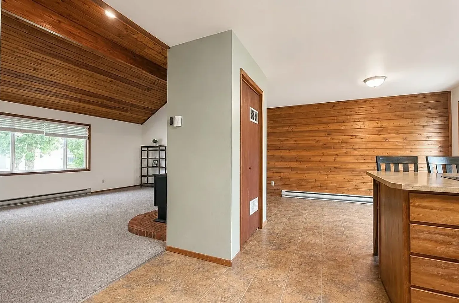 2 bed, 1.5 bath, 1231 sqft, $2,000 — Photo 3