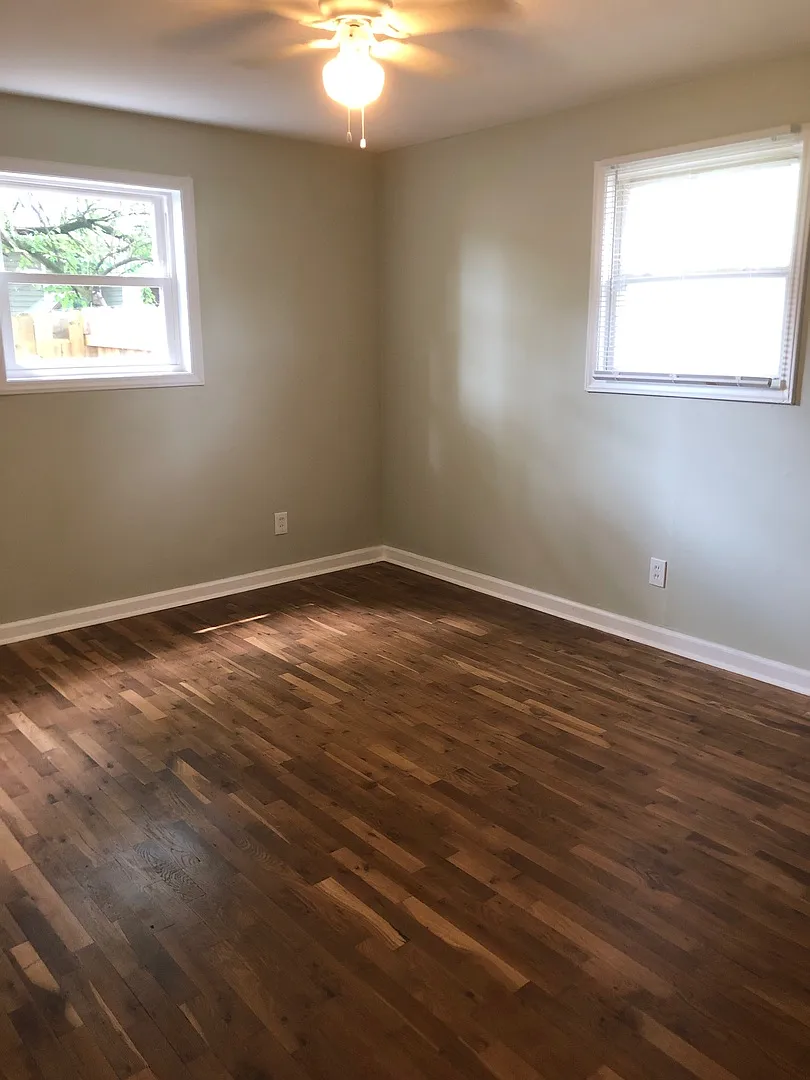 2 Bedroom Home Close to Gate City Blvd! — Photo 4