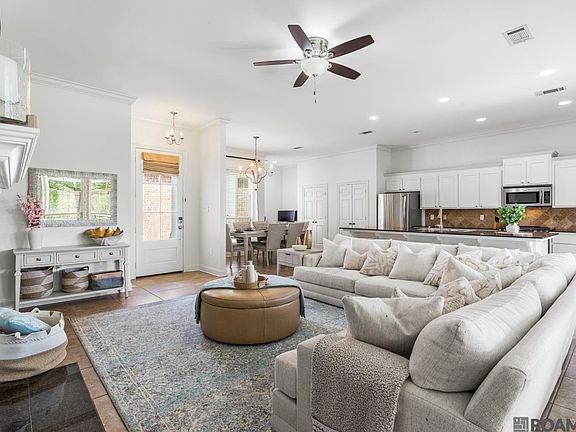 4th image of 10644 Springtree Ave