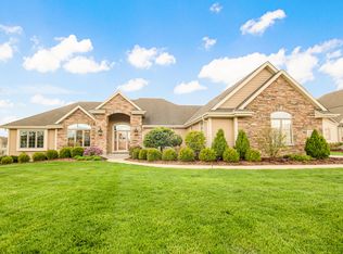 W129N6627 Daylily Dr, Menomonee Falls, WI 53051