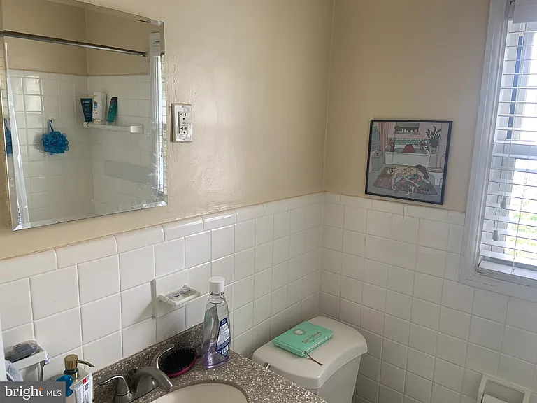732 N Oakland St — Photo 16