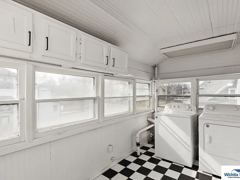 2925 E. Douglas — Photo 10