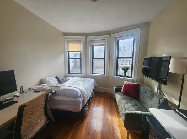 77 Hancock St APT 10, Cambridge, MA 02139