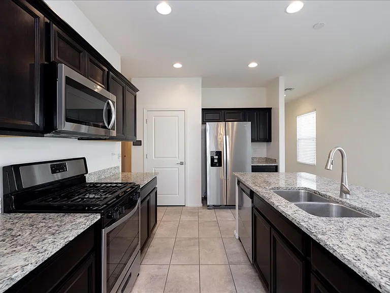 7453 S Via Plaza Del Maya — Photo 10