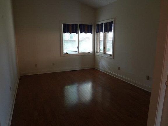 4th image of 2045 Sussex Pl