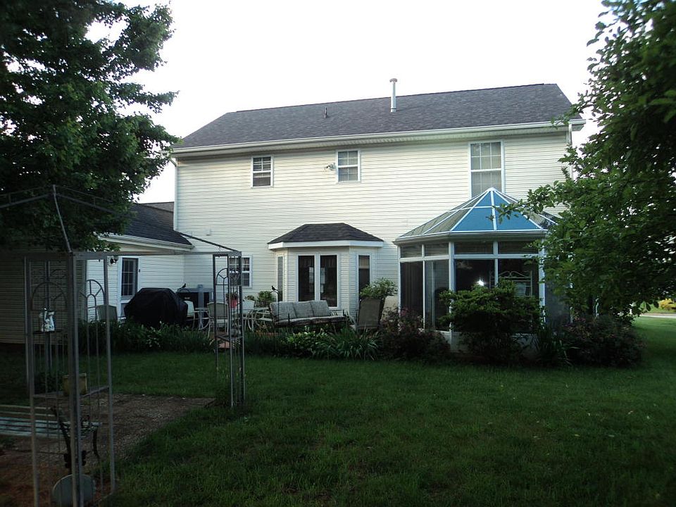 2nd image of 2207 Bloomfield Ave