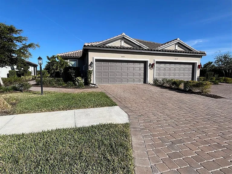 10433 Morning Mist Ln — Photo 1