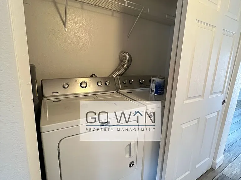 1727 W Mountain View Rd — Photo 5