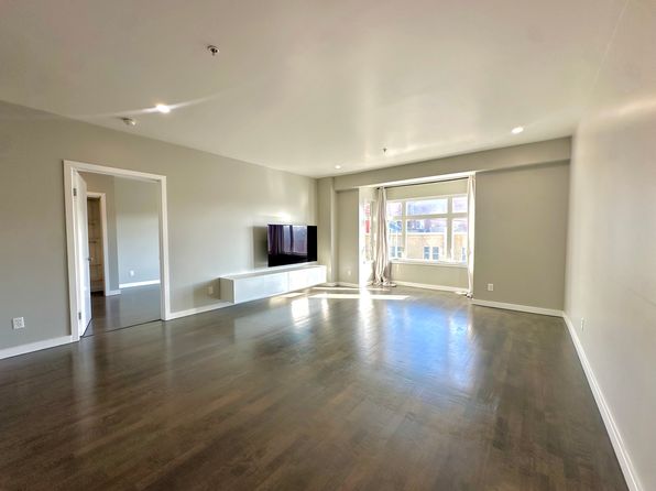 4343 3rd St APT 305